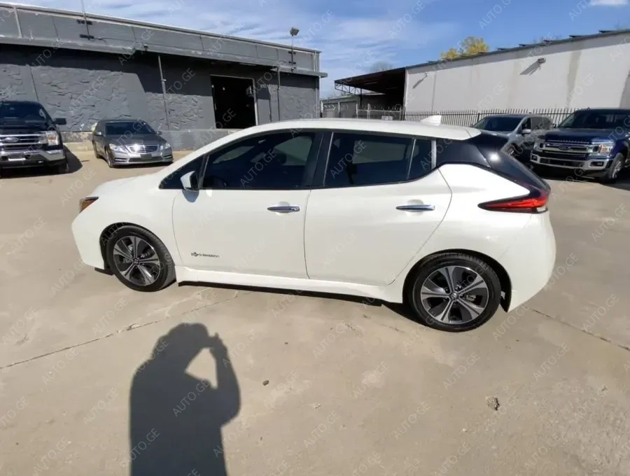 Nissan Leaf 2018 — photo 2