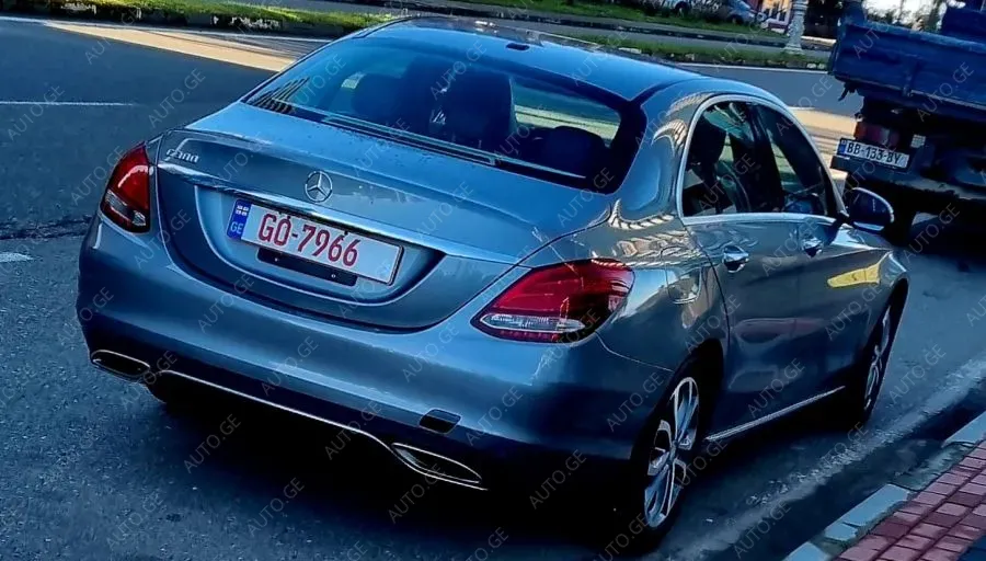 Mercedes-Benz C-300-Merc 2016 — photo 2