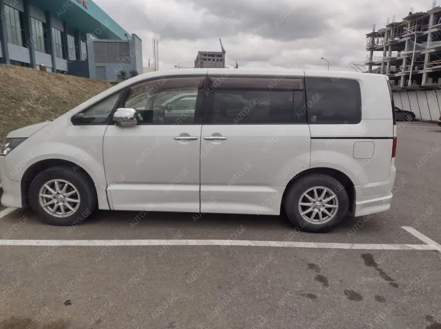 Mitsubishi Delica 2014 — photo 2