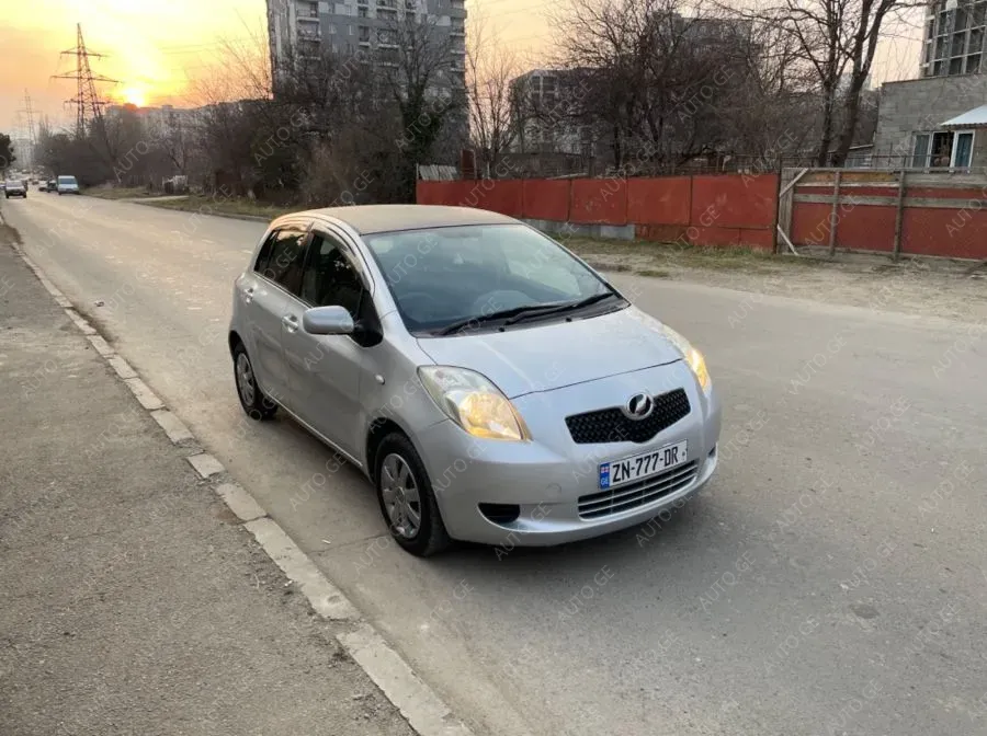Toyota Vitz 2005 — photo 2