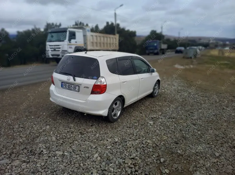 Honda Fit 2005 — photo 2