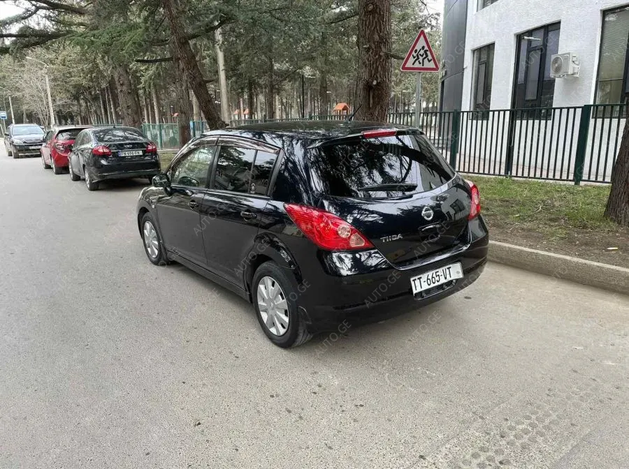 Nissan Tiida 2005 — photo 2