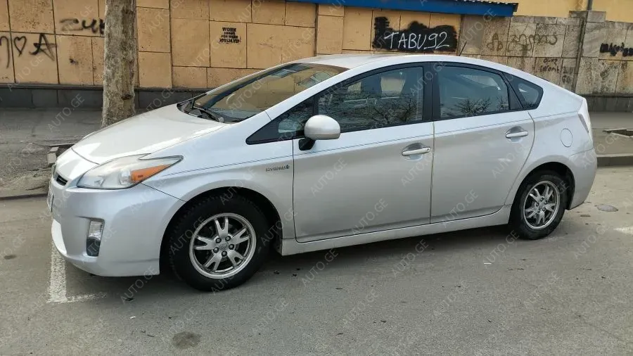 Toyota Prius 2010 — photo 2