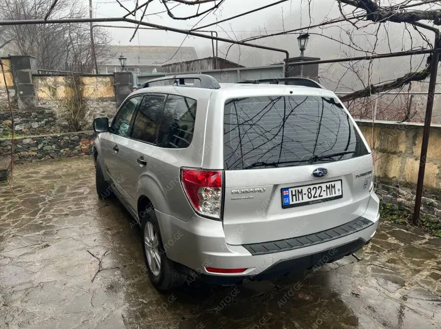 Subaru Forester 2010 — photo 2