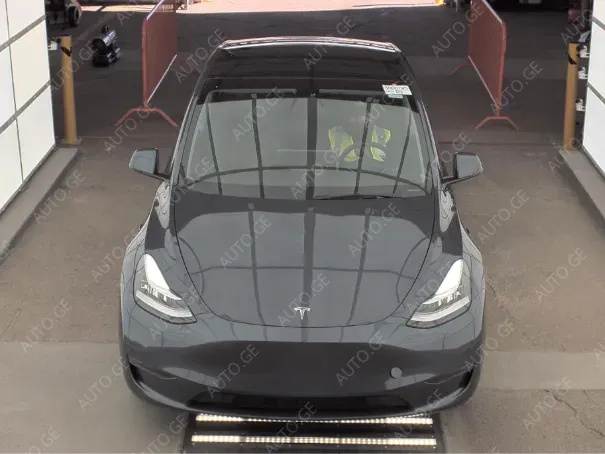 Tesla Model Y 2022 — photo 2