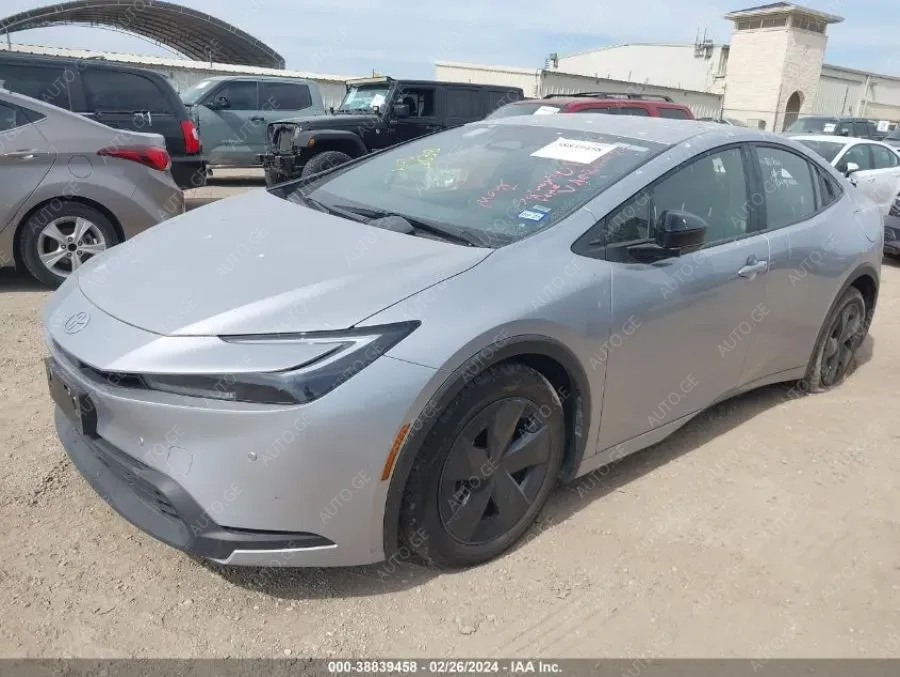 Toyota Prius 2023 — photo 2