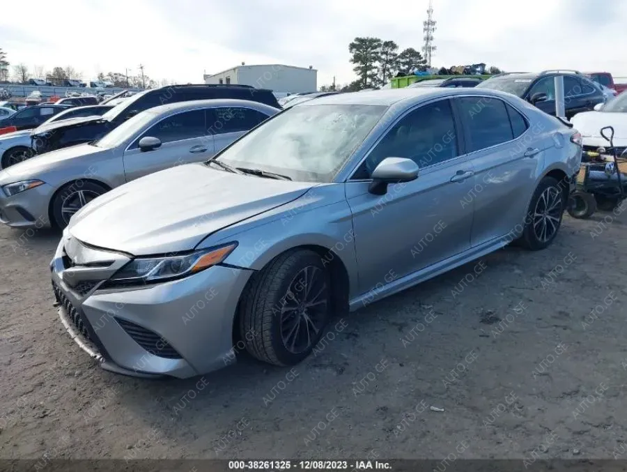 Toyota Camry 2020 — photo 2