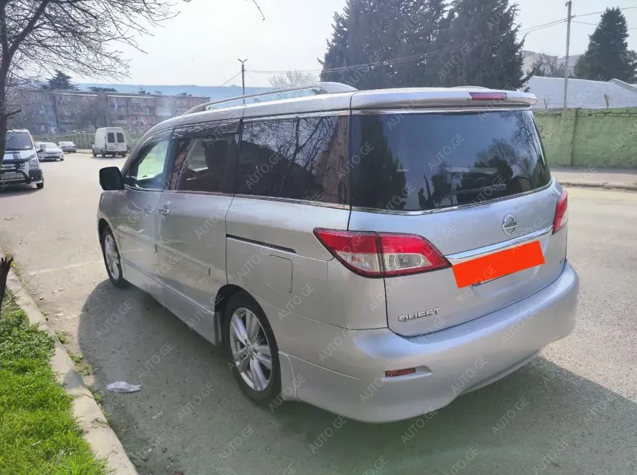 Nissan Quest 2011 — photo 2