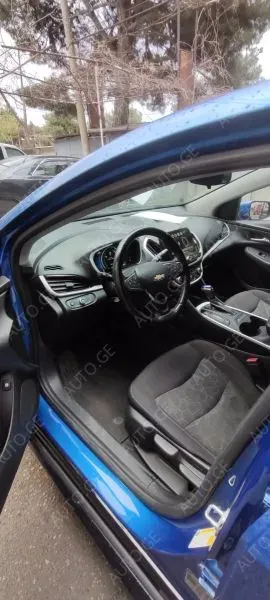 Chevrolet Volt 2018 — photo 2