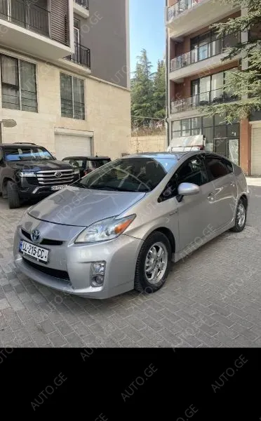 Toyota Prius 2011 — photo 2
