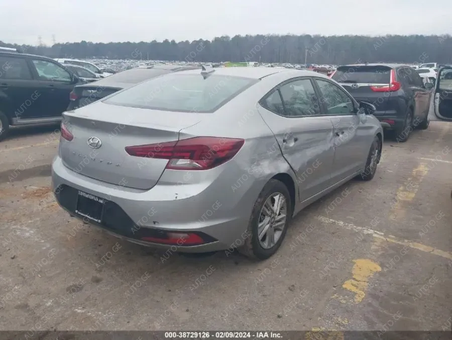 Hyundai Elantra 2020 — photo 2