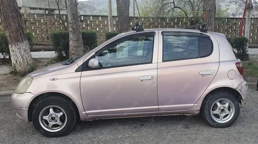Toyota Vitz 2000 — photo 2