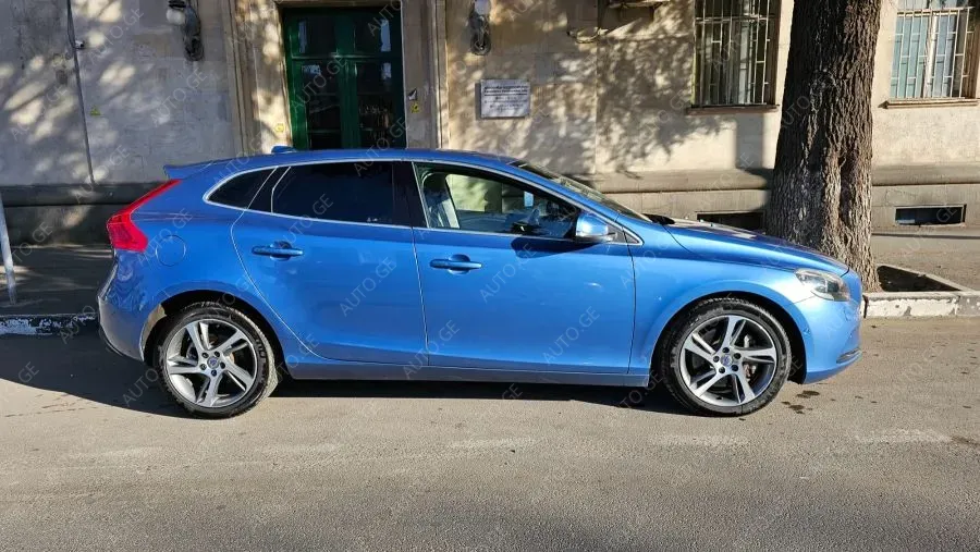 Volvo-Sp V40 2016 — photo 2