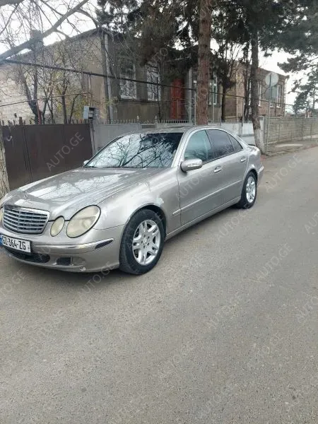 Mercedes-Benz E-320C 2002 — photo 2
