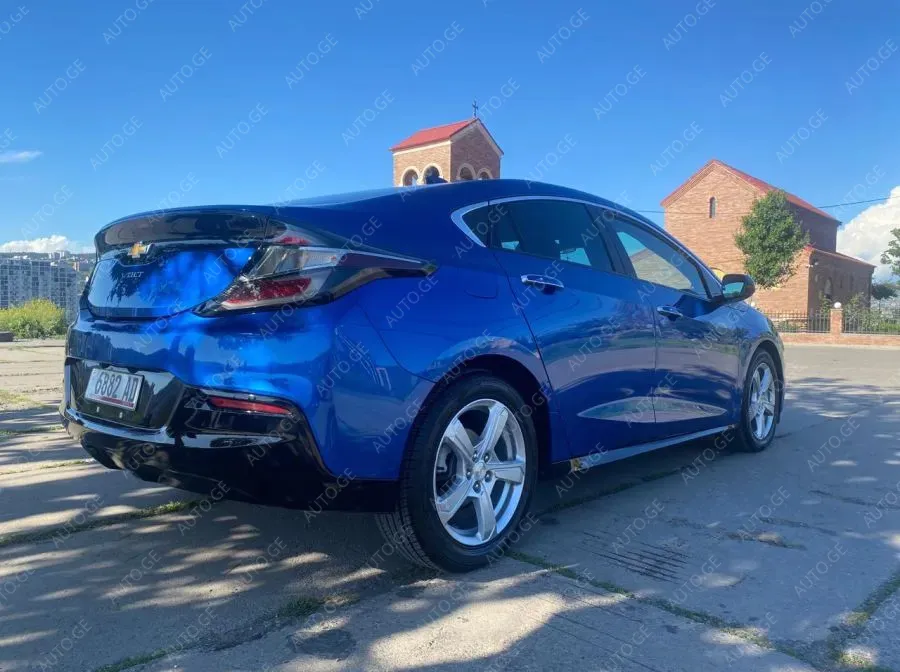 Chevrolet Volt 2017 — photo 2