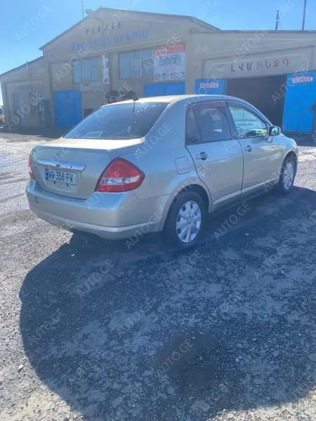 Nissan Tiida 2005 — photo 2