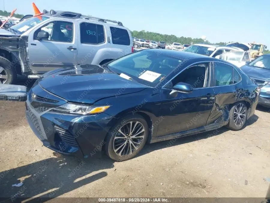 Toyota Camry 2019 — photo 2