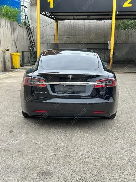 Tesla Model S 2017 — photo 2