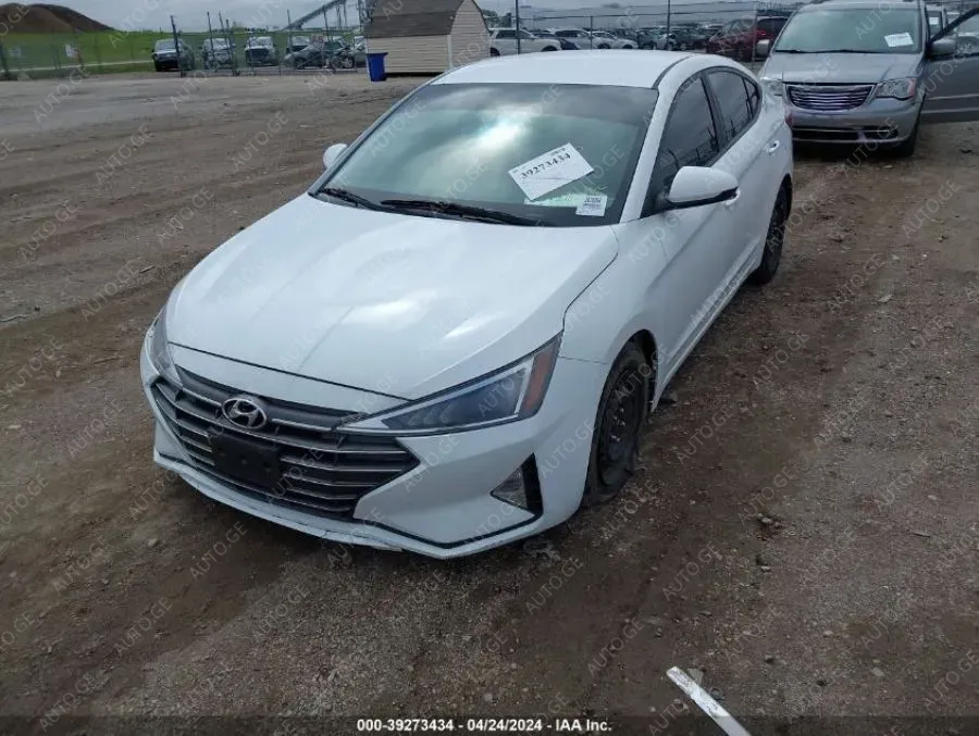 Hyundai Elantra 2019 — photo 2