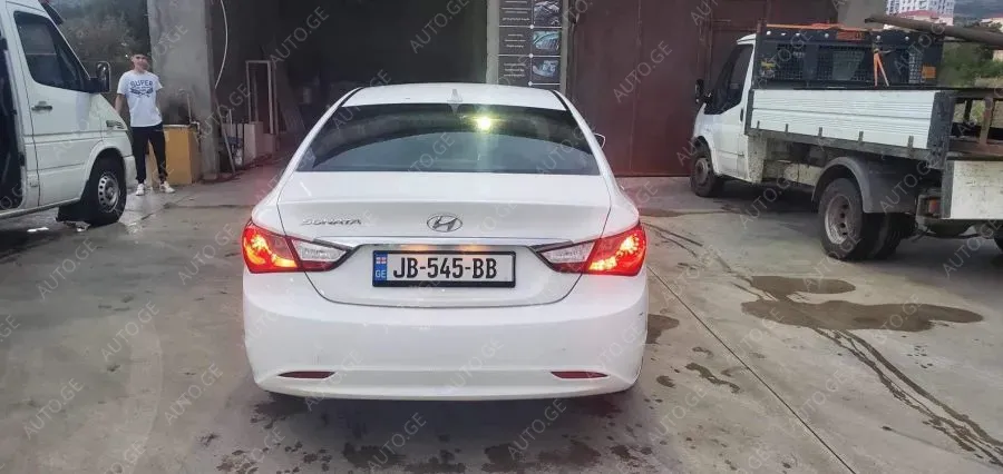 Hyundai Sonata 2011 — photo 2