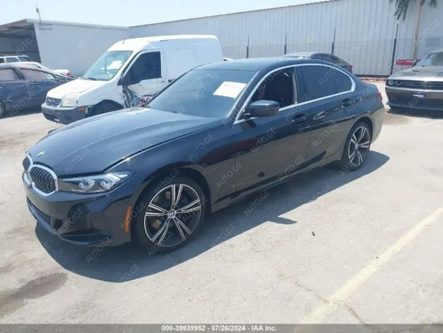 BMW 330 2024 — photo 2