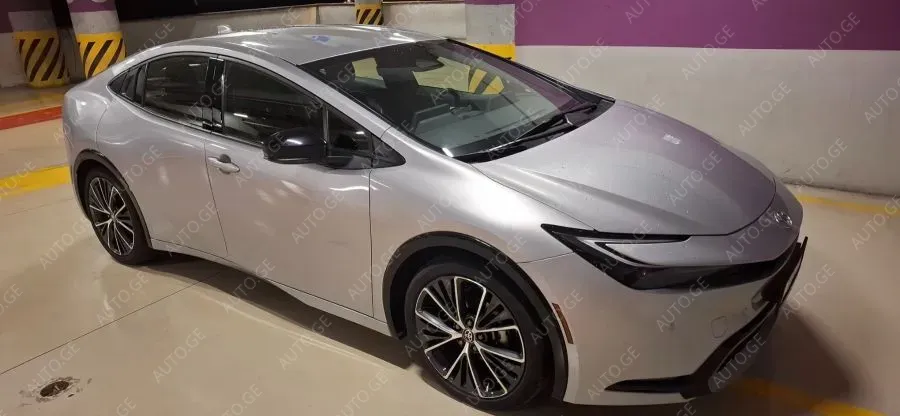 Toyota Prius 2023 — photo 2