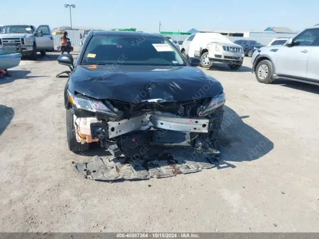 Toyota Camry 2020 — photo 2
