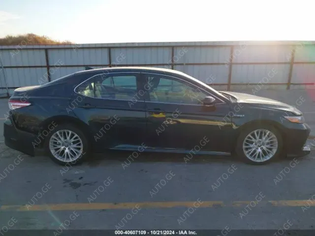 Toyota Camry 2020 — photo 2