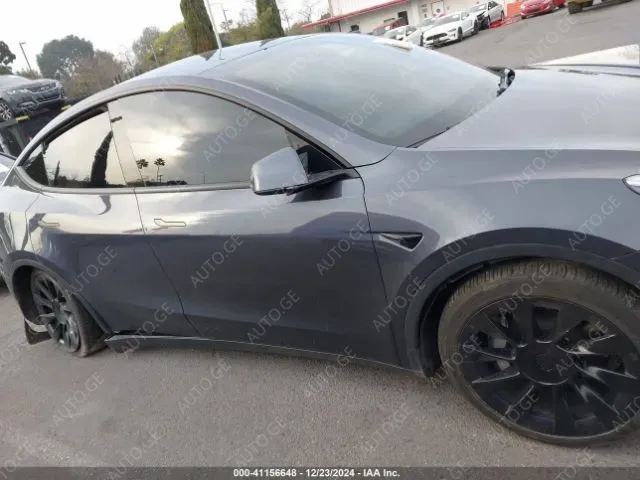 Tesla Model Y 2022 — photo 2