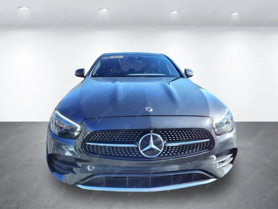 Mercedes-Benz E-500C 2022 — photo 2