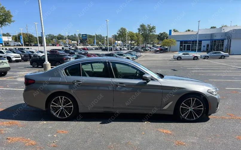 BMW 550 2023 — photo 2