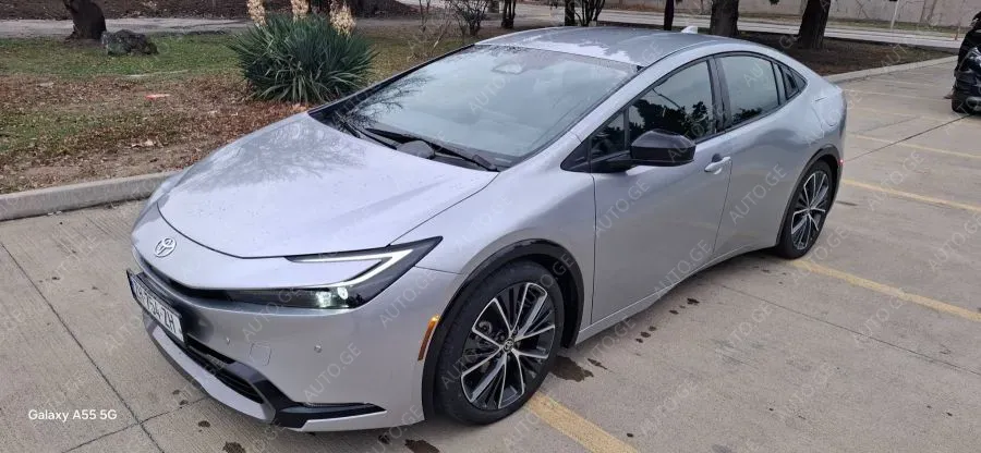 Toyota Prius 2023 — photo 2