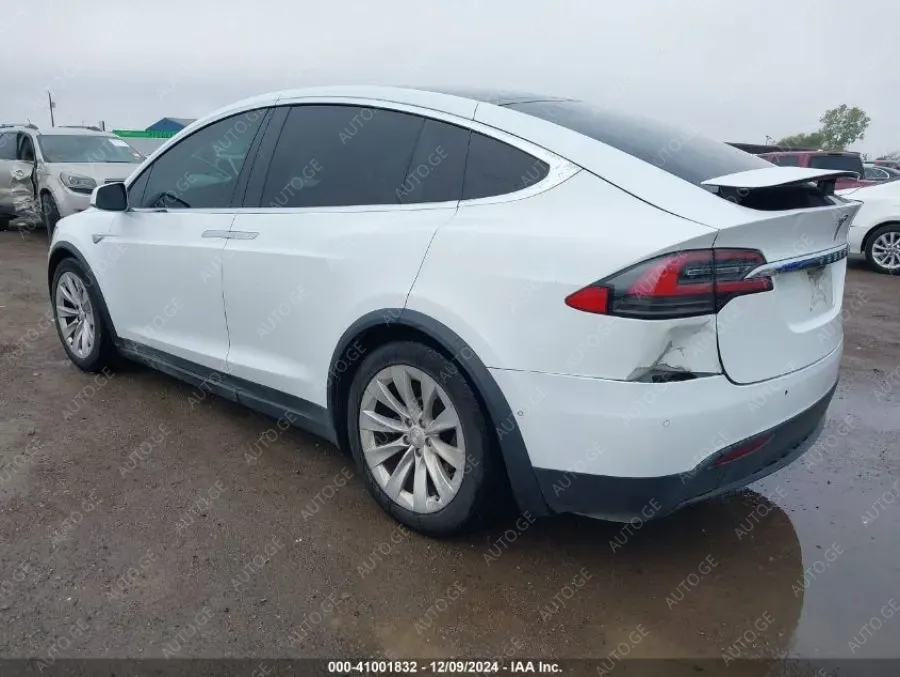 Tesla Model X 2016 — photo 2