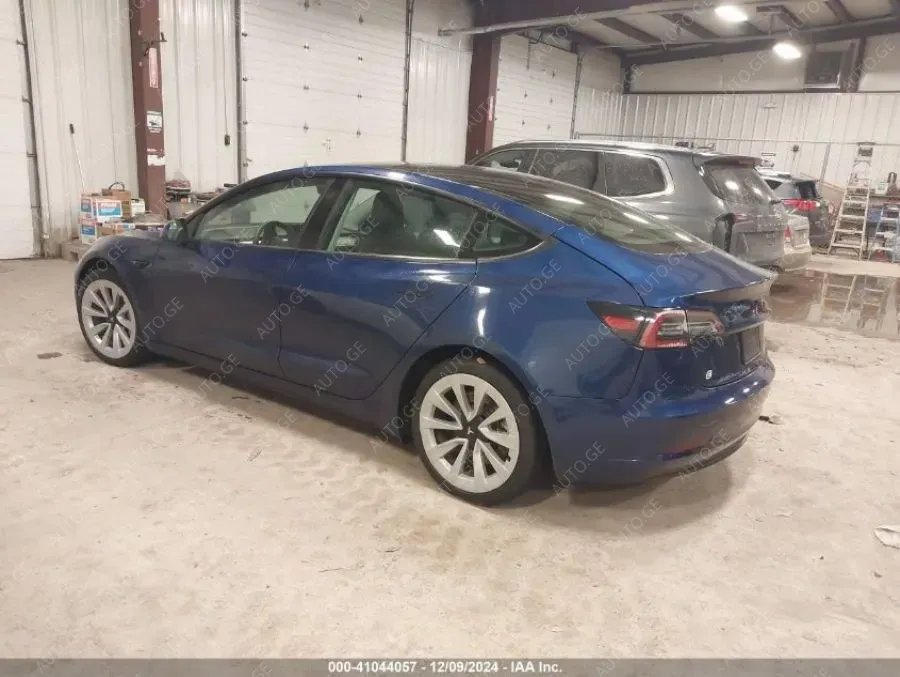 Tesla Model-3-Tesla 2022 — photo 2