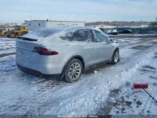 Tesla Model X 2018 — photo 2