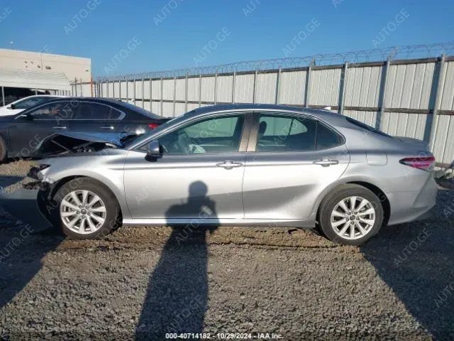 Toyota Camry 2020 — photo 2