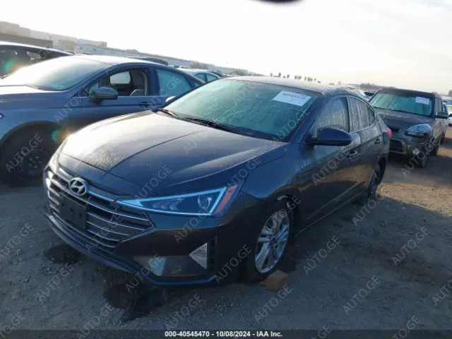 Hyundai Elantra 2020 — photo 2