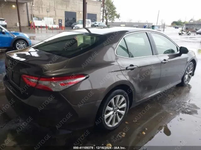 Toyota Camry 2018 — photo 2