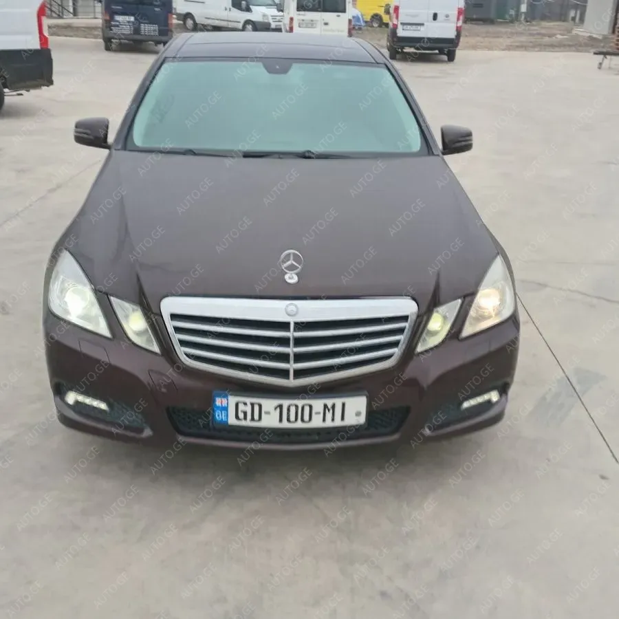 Mercedes-Benz E-350C 2010 — photo 2