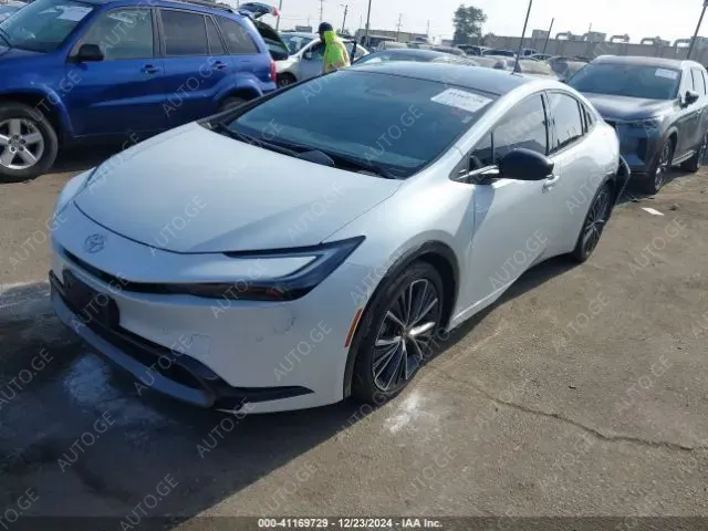Toyota Prius-Prime 2024 — photo 2