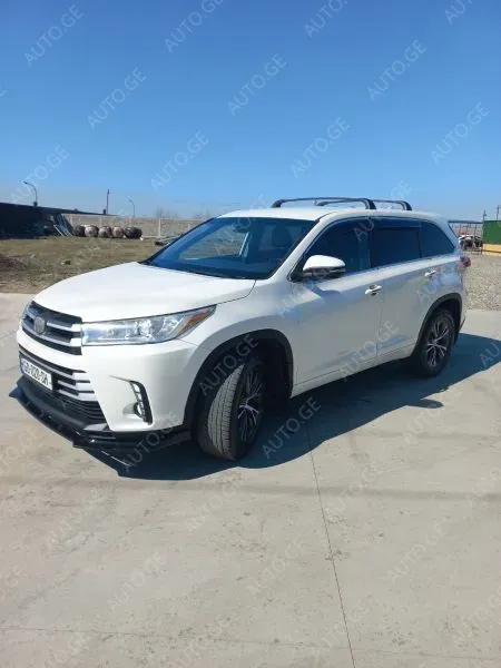 Toyota Highlander 2017 — photo 2