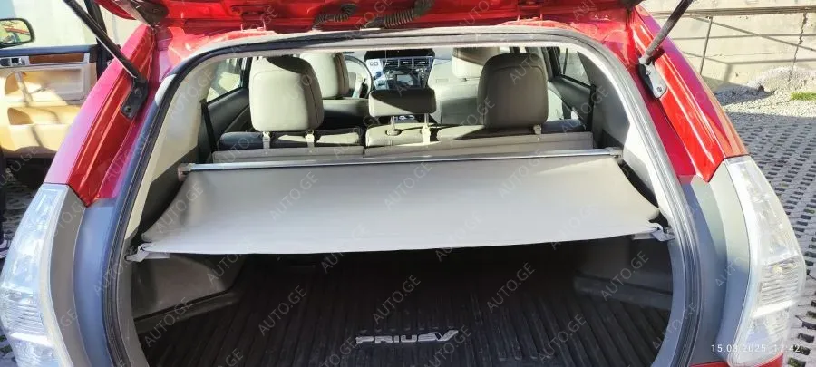 Toyota Prius V 2014 — photo 2