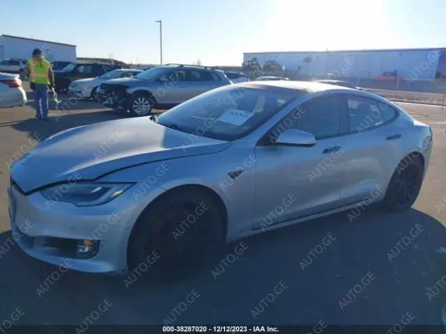 Tesla Model S 2016 — photo 2