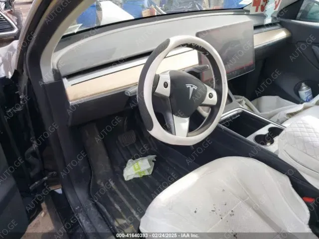 Tesla Model Y 2022 — photo 2