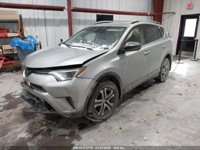 Toyota RAV4 2018 — photo 2