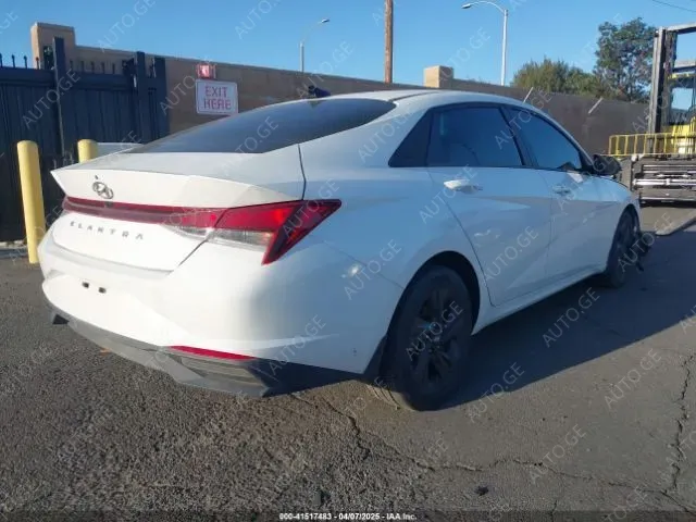 Hyundai Elantra 2022 — photo 2