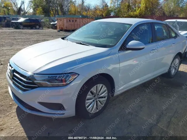 Volkswagen Jetta 2019 — photo 2
