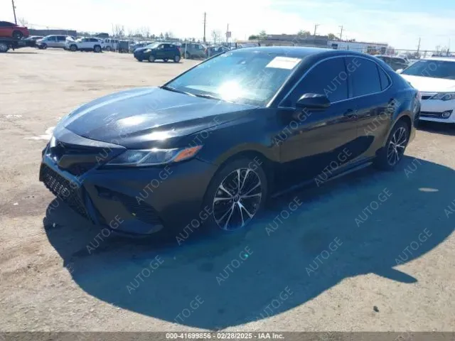 Toyota Camry 2018 — photo 2