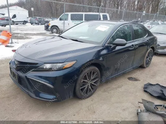 Toyota Camry 2021 — photo 2