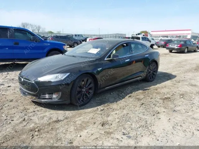 Tesla Model S 2015 — photo 2